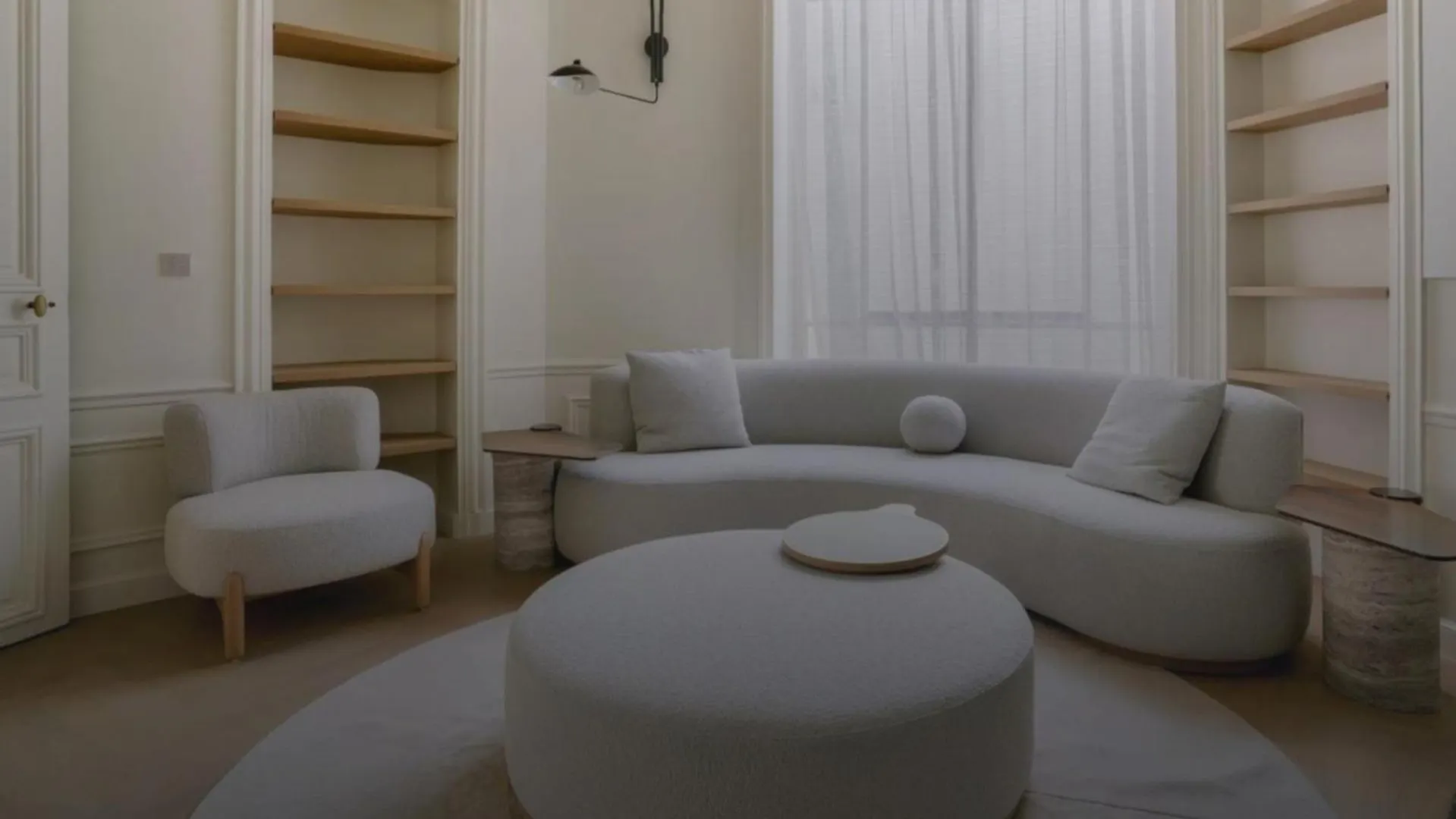 Rue De La Sourdiere In Apartment *