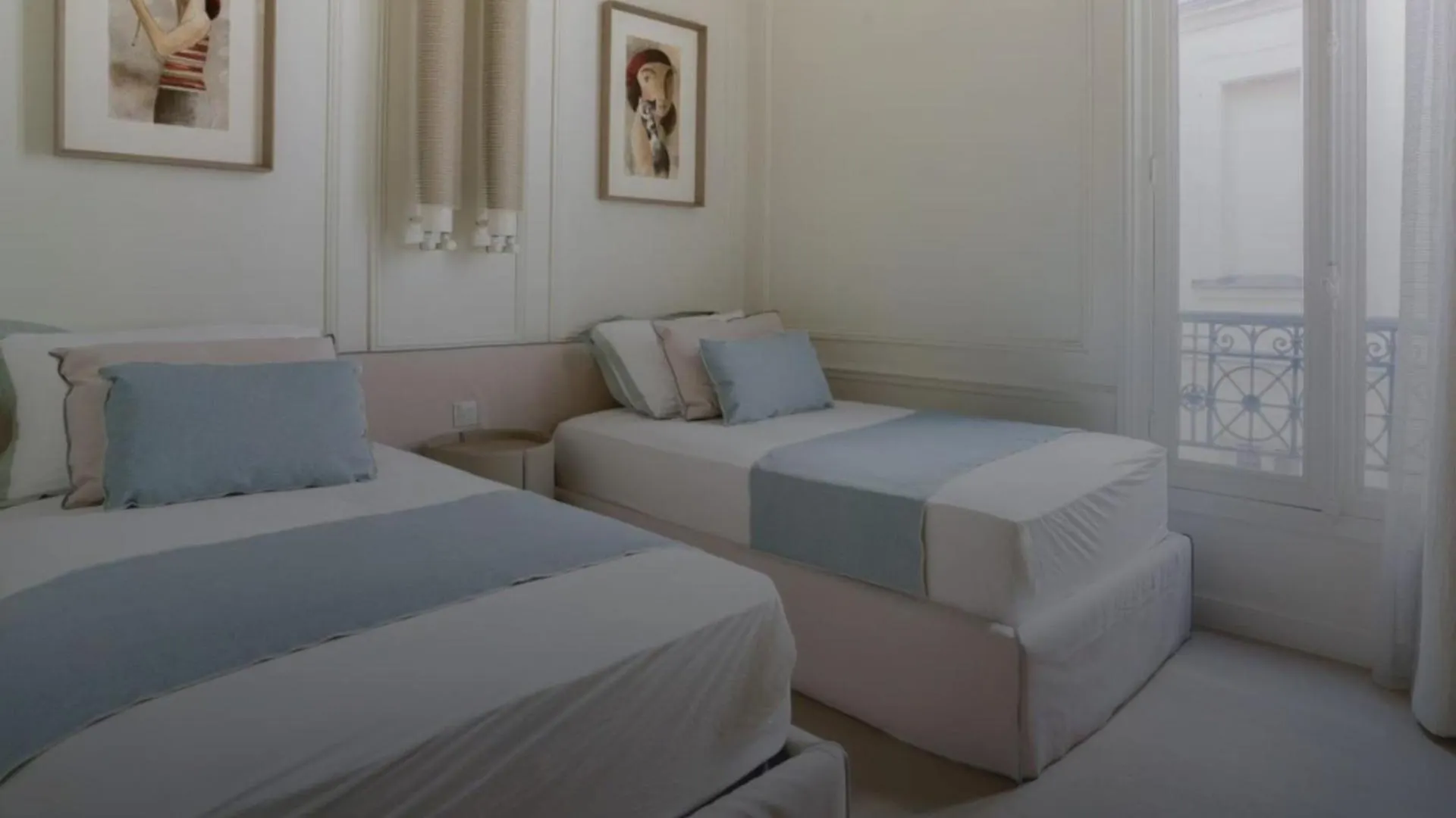 Rue De La Sourdiere In Apartment Paris