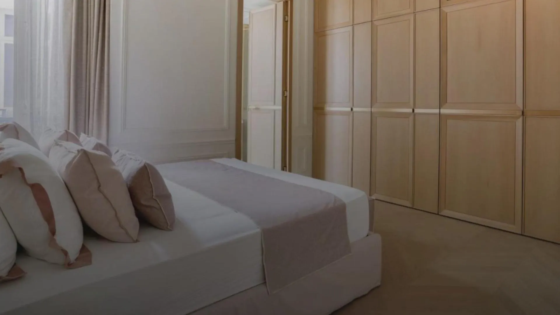 Rue De La Sourdiere In Appartement *